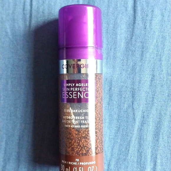 New Covergirl Simply Ageless Skin Perfector Essence - Picture 6 of 7